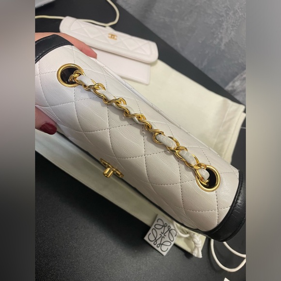 Chanel Rare Vintage Bicolor Single Flap with removable pouch - Picture 13 of 16